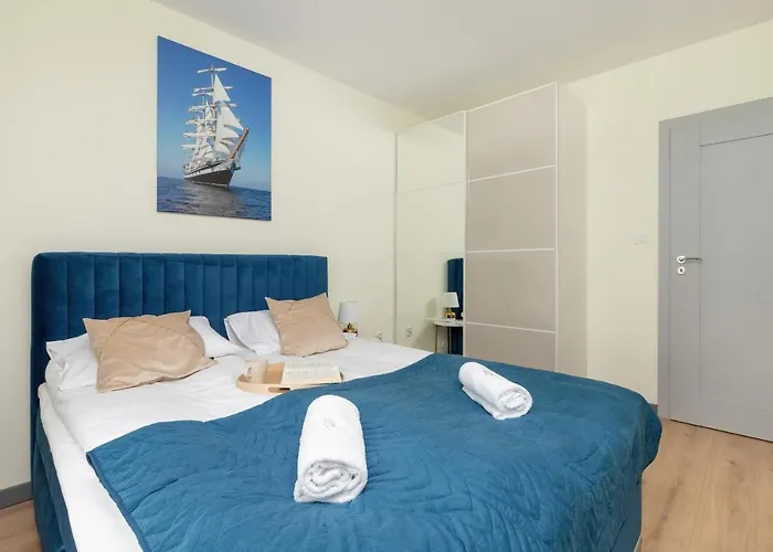 Starowiejska With Balcony & Parking Next To Arena Stadium By Renters Apartamento