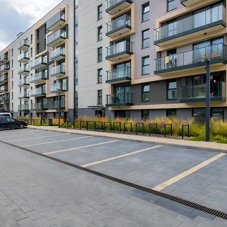 Starowiejska With Balcony & Parking Next To Arena Stadium By Renters アパート *