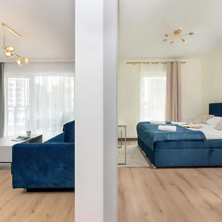 Starowiejska With Balcony & Parking Next To Arena Stadium By Renters アパート